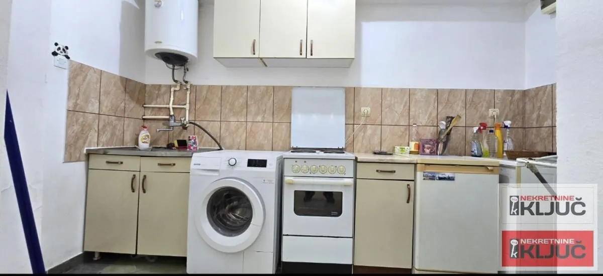 Izdavanje, jednosoban stan, 40m², Socijalno, Novi Sad Sve Podlokacije