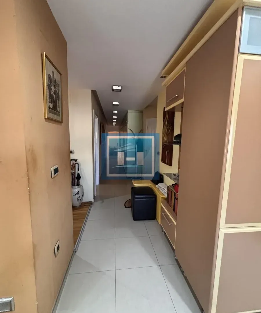 Prodaja, četvorosoban stan, 111m², Centar, Jagodina