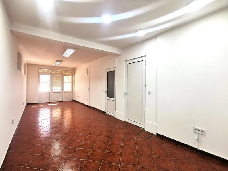 Rent, office space, 200m², Tološka šuma, Podgorica