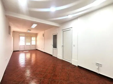 Izdavanje, poslovni prostor, 200m², Tološka šuma, Podgorica - image 2