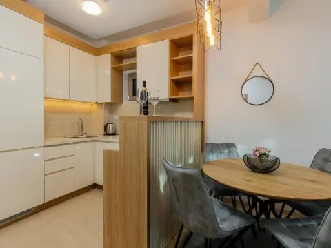 Izdavanje, dvosoban stan, 70m², Pržno, Budva - image 4