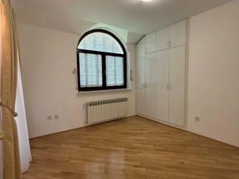 Rent, house, 312m², Voždovac Sve Podlokacije, Beograd - image 11