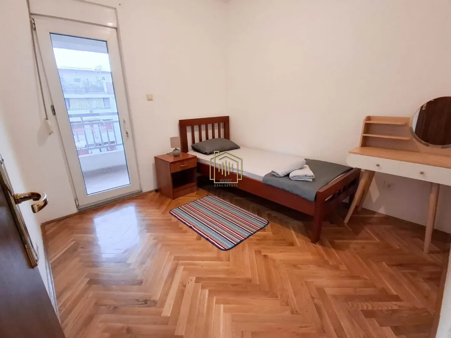Izdavanje, dvosoban stan, 75m², Blok 9, Podgorica