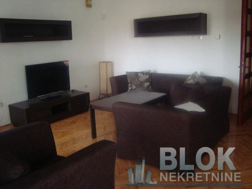 Izdavanje, kuća, 200m², Gorica C, Podgorica