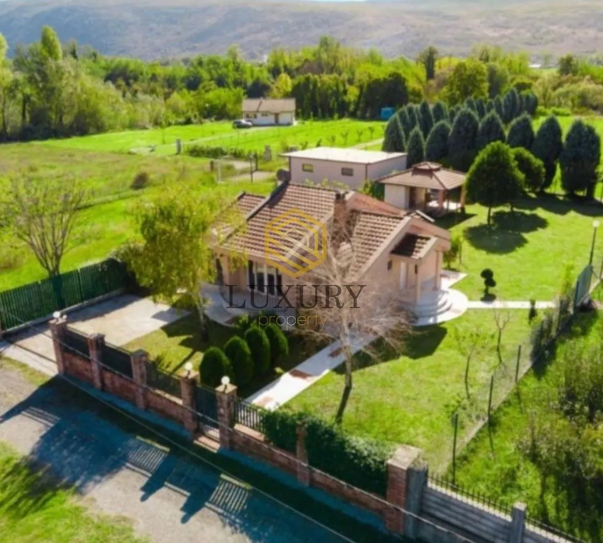 Rent, house, 200m², Rogami, Podgorica