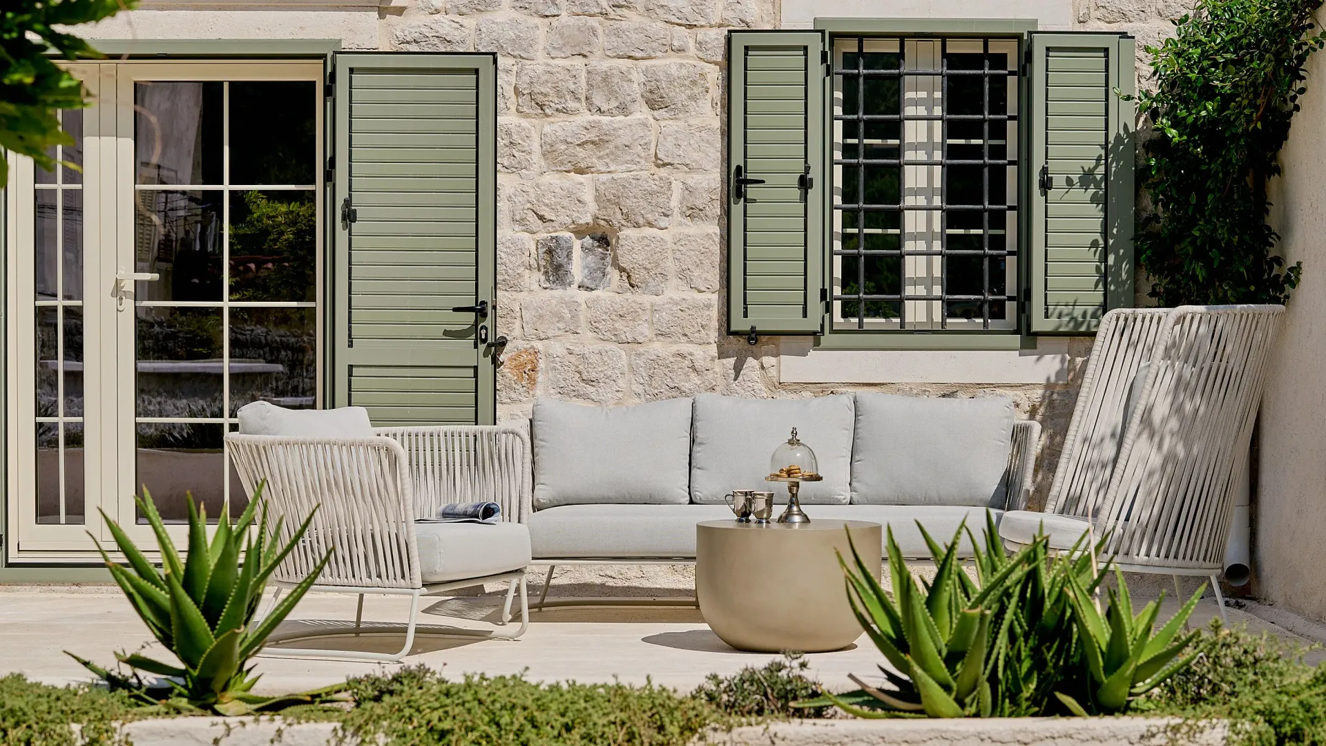 Izdavanje, kuća, 200m², Dobrota, Kotor