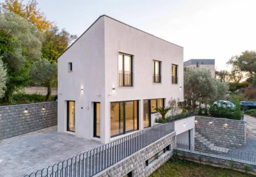 Prodaja, kuća, 240m², Kamenovo, Budva