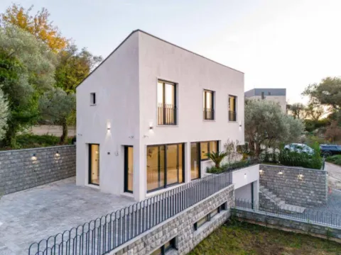 Prodaja, kuća, 240m², Kamenovo, Budva