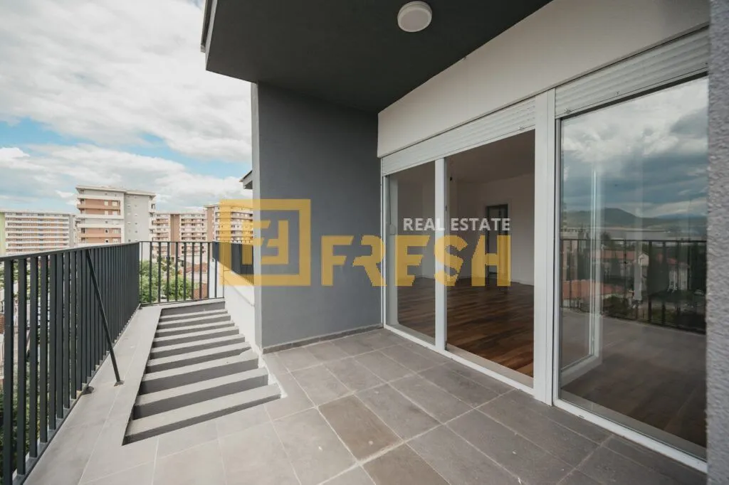 Prodaja, trosoban stan, 131m², Krivi Most, Podgorica