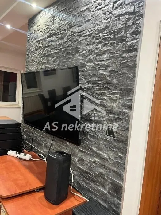 Izdavanje, trosoban stan, 120m², Uciteljsko Naselje, Zvezdara Sve Podlokacije