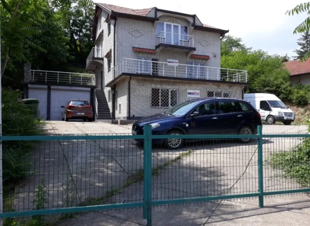 Izdavanje, poslovni prostor, 450m², Leštane, Grocka