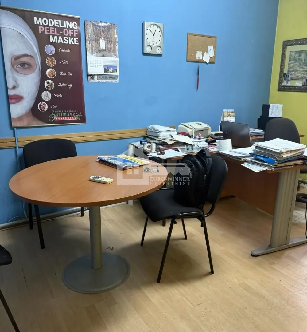 Rent, office space, 800m², Borča 1, Borča Sve Podlokacije
