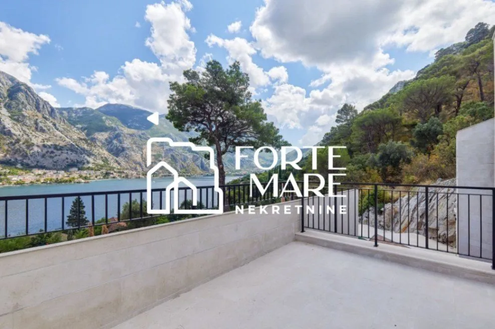 Sale, house, 479m², Prčanj, Kotor