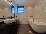 Izdavanje, kuća, 410m², Tivat, Crna Gora - image 15