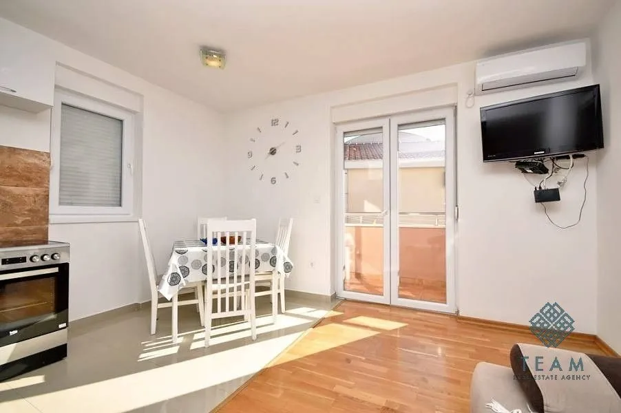 Izdavanje, dvosoban stan, 55m², Igalo, Herceg Novi