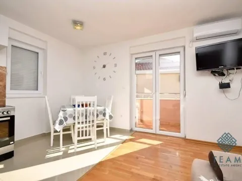 Rent, two bedroom apartment, 55m², Igalo, Herceg Novi - image 2