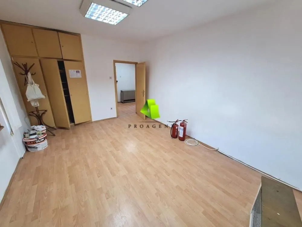 Rent, office space, 67m², Medijana, Niš