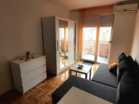 Izdavanje, garsonjera, 25m², Novi Sad, Srbija - image 4