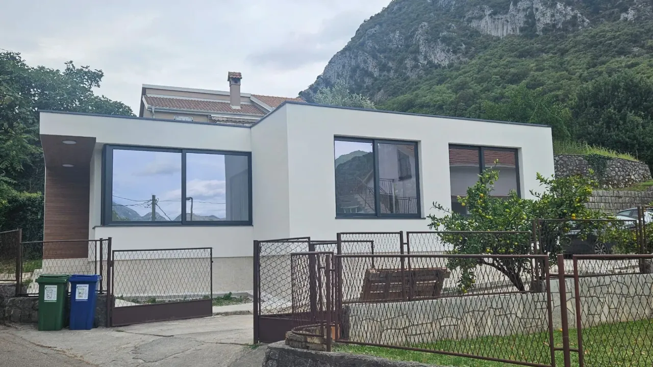Rent, office space, 80m², Kotor, Crna Gora