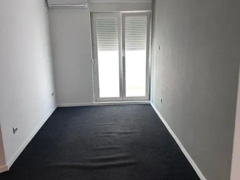 Izdavanje, jednosoban stan, 39m², Stari Aerodrom, Podgorica - image 12