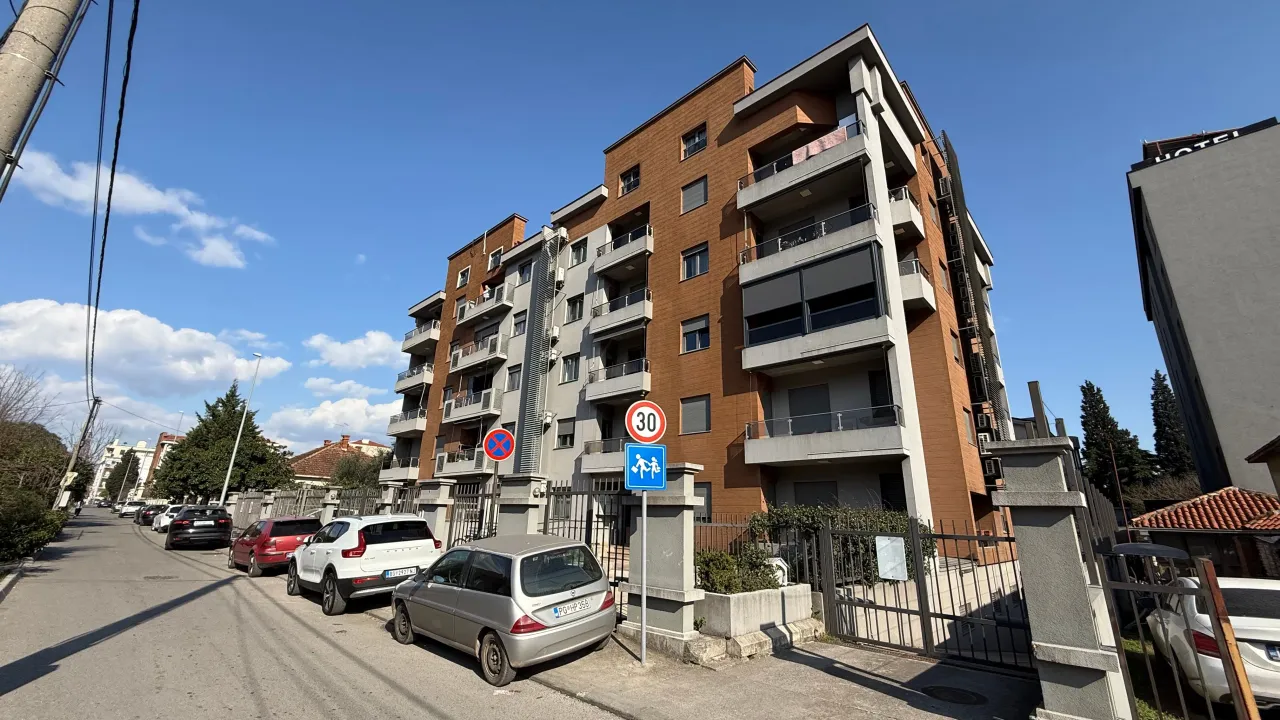 Izdavanje, garsonjera, 30m², Centar, Podgorica