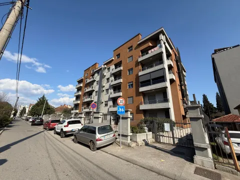 Izdavanje, garsonjera, 30m², Centar, Podgorica - image 1