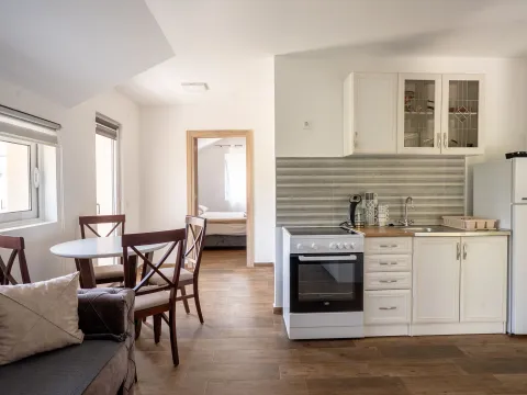 Izdavanje, jednosoban stan, 40m², Radanovići, Kotor - image 10