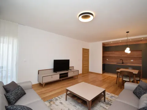 Izdavanje, dvosoban stan, 71m², New City, Podgorica