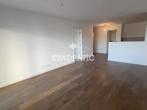 Prodaja, četvorosoban stan, 112m², Zemun Gornji Grad, Zemun Sve Podlokacije - image 1