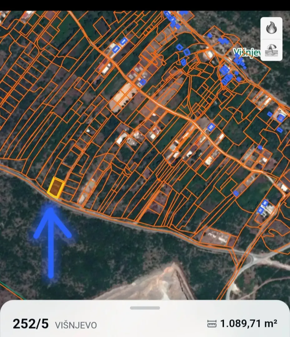 Katastarski plan prikazuje lokaciju zemljišta sa ucrtanim granicama parcela.