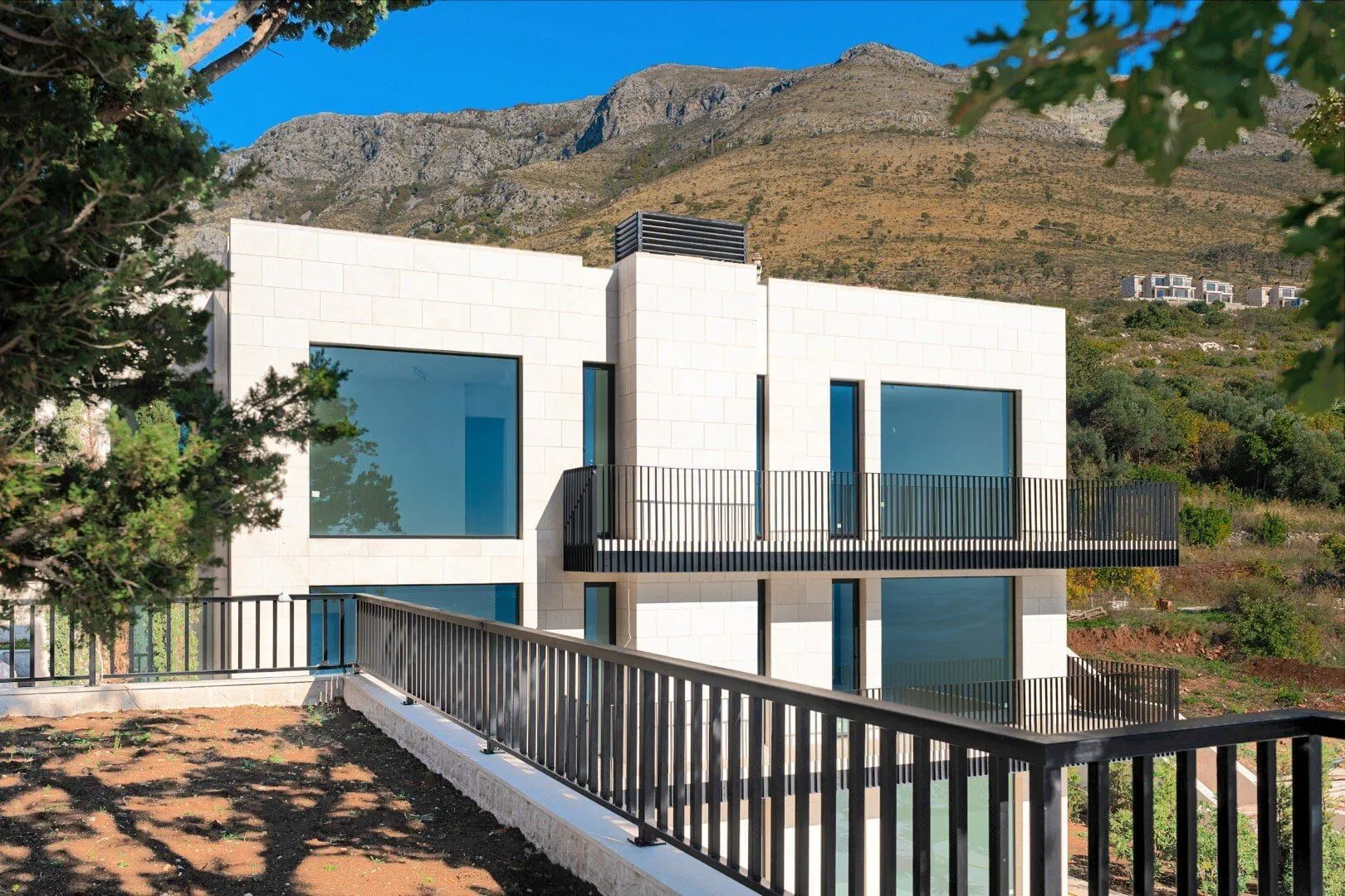 Prodaja, kuća, 580m², Skočiđevojka, Budva