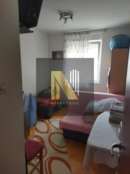 Prodaja, trosoban stan, 72m², Salajka, Novi Sad Sve Podlokacije