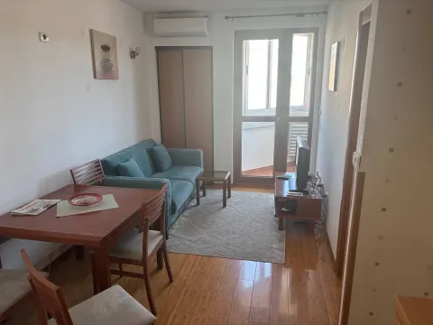 Izdavanje, jednosoban stan, 32m², Momišići, Podgorica - image 1