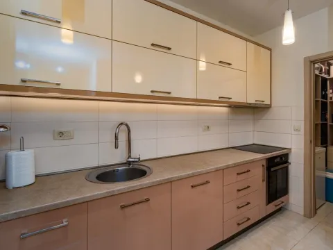 Prodaja, dvosoban stan, 72m², City Kvart, Podgorica - image 3