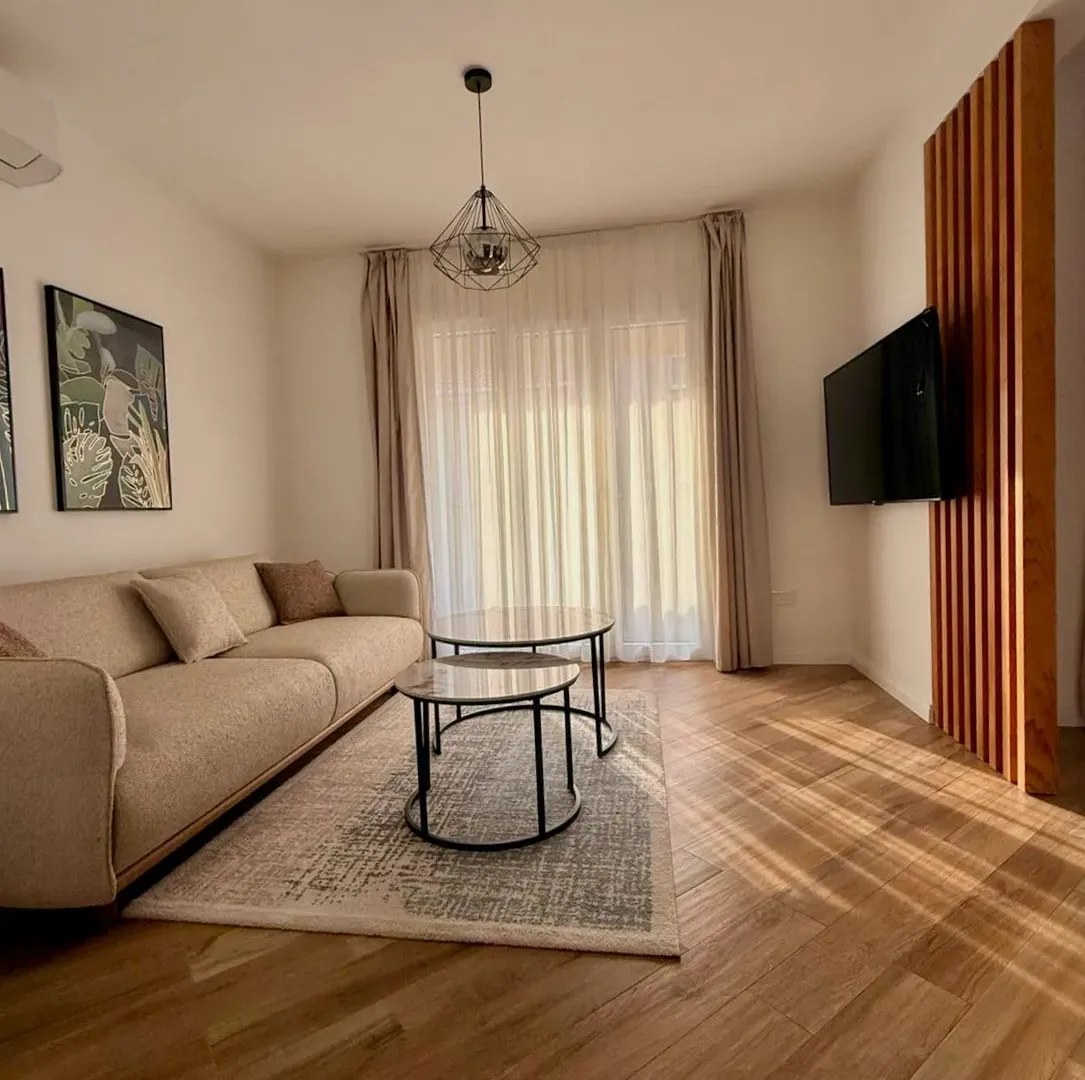 Izdavanje, dvosoban stan, 60m², Mažina, Tivat