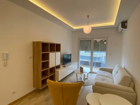 Rent, one bedroom apartment, 50m², Budva, Crna Gora - image 1