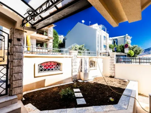 Izdavanje, kuća, 280m², Gorica C, Podgorica - image 11