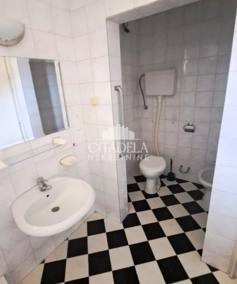 Izdavanje, kuća, 200m², Čukarica, Beograd