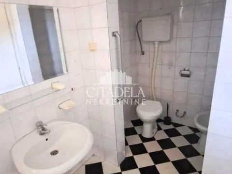 Rent, house, 200m², Čukarica, Beograd - image 8