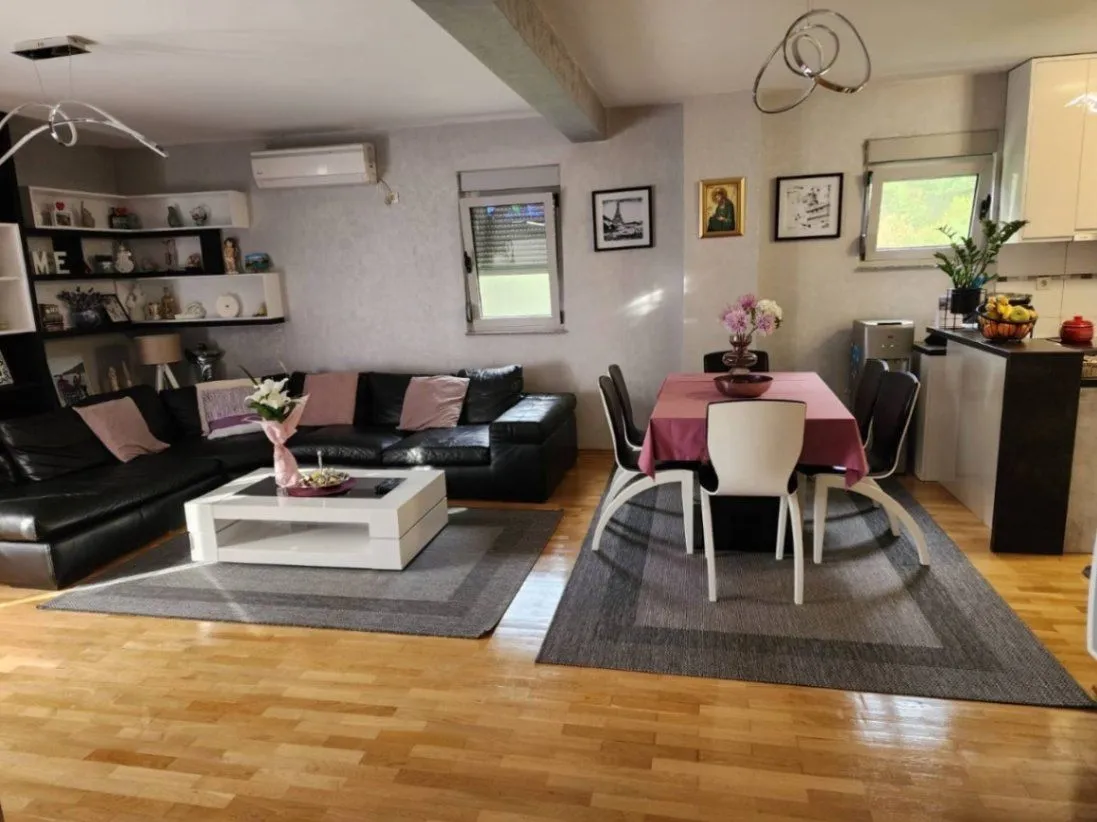 Prodaja, trosoban stan, 120m², Pržice, Kotor