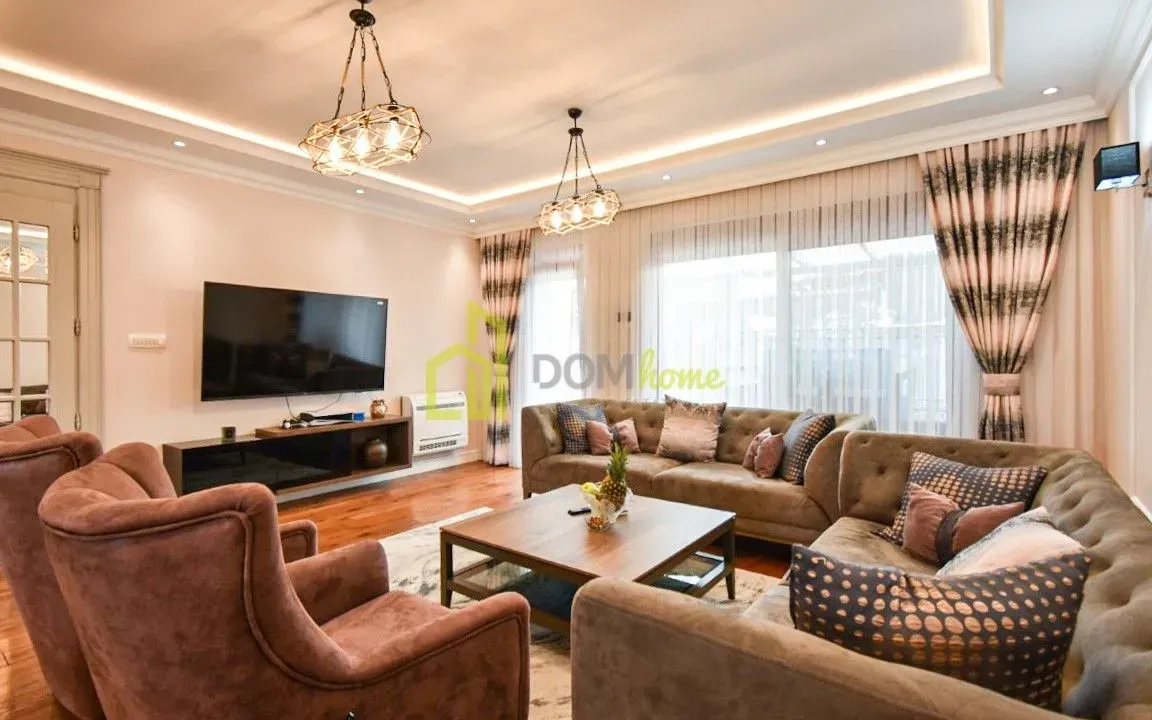 Rent, house, 280m², Stara Varoš, Podgorica