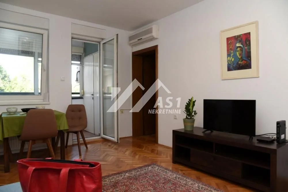 Izdavanje, dvosoban stan, 51m², Bulevar Oslobodjenja, Novi Sad Sve Podlokacije