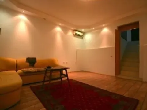 Izdavanje, dvosoban stan, 70m², Đeram Pijaca, Beograd - image 2