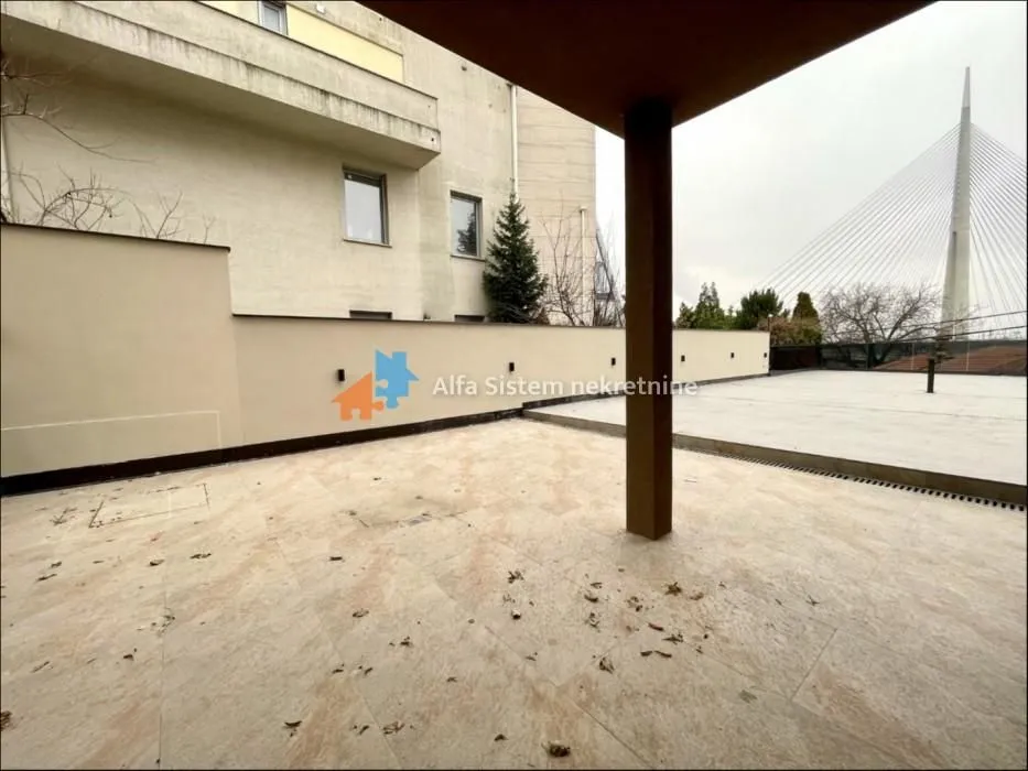 Rent, office space, 500m², Senjak, Beograd