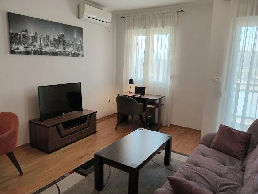 Izdavanje, dvosoban stan, 42m², City Kvart, Podgorica