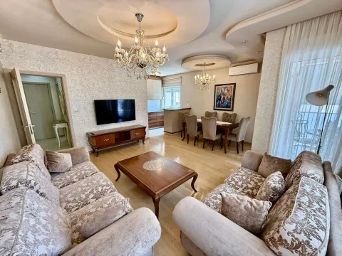 Izdavanje, trosoban stan, 100m², City Kvart, Podgorica - image 7