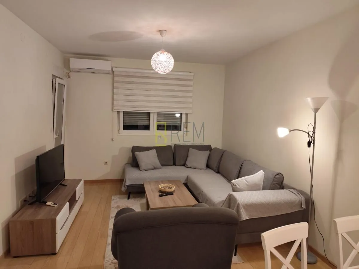 Izdavanje, jednosoban stan, 43m², City Kvart, Podgorica