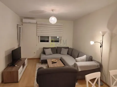 Izdavanje, jednosoban stan, 43m², City Kvart, Podgorica