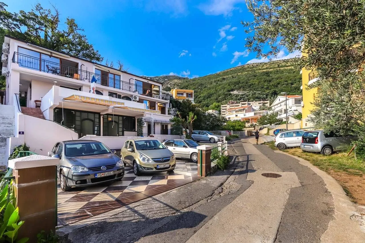 Sale, hospitality venue, 450m², Petrovac, Budva