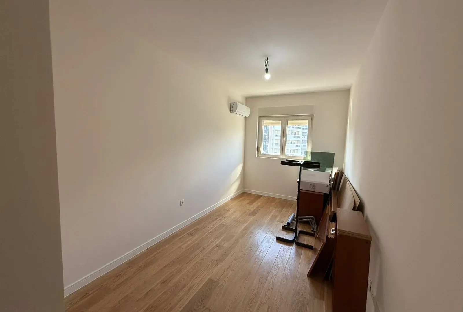 Izdavanje, dvosoban stan, 74m², Central Point, Podgorica